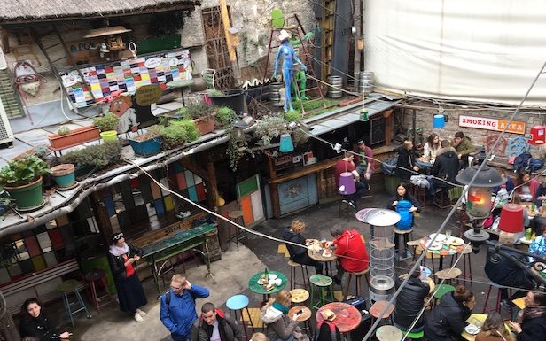 Nachtleben in Budapest Szimpla kert