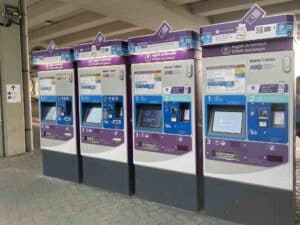 Ticketautomat an der Bushaltestelle